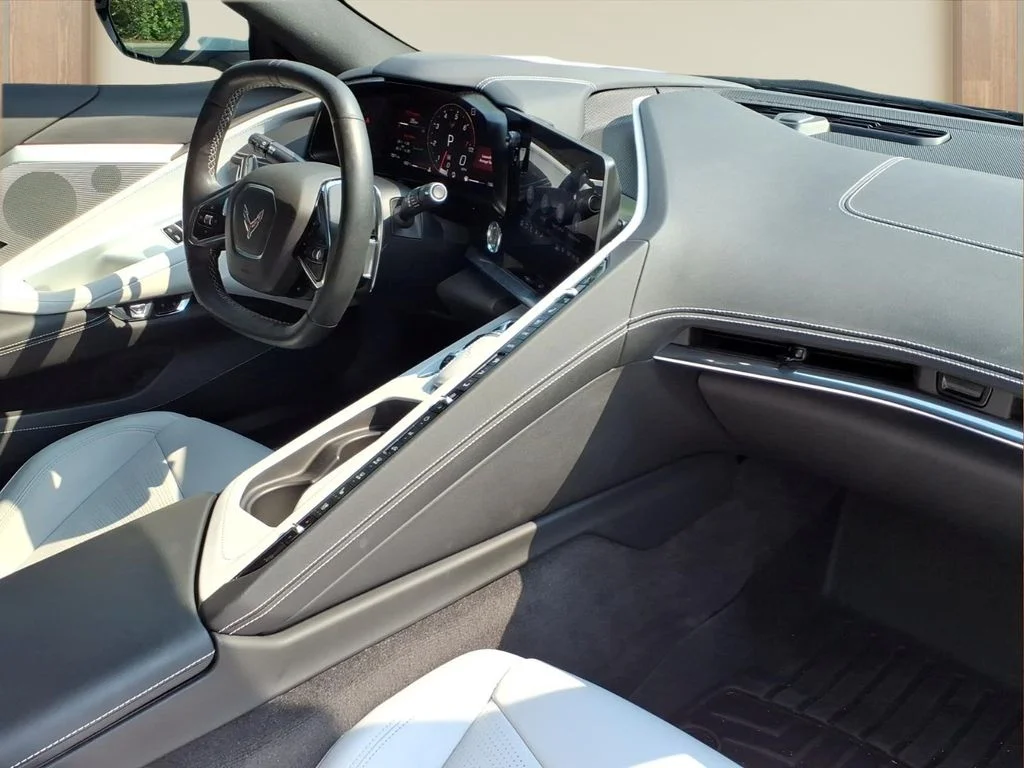 Used 2020 White Chevrolet Stingray image 29