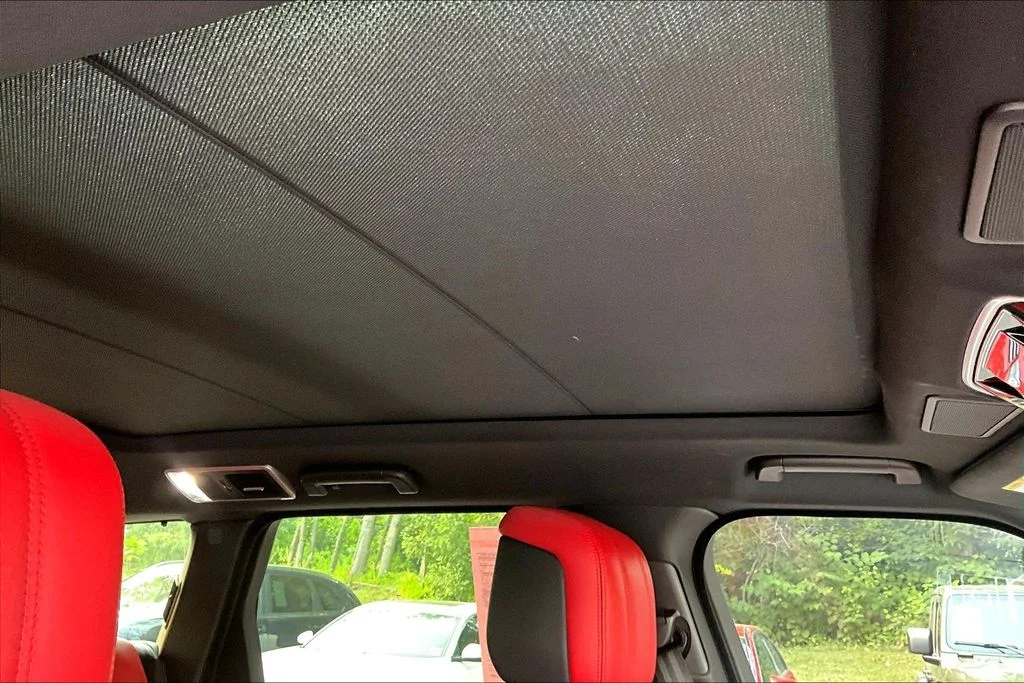 Used 2022 White Land Rover HST image 17