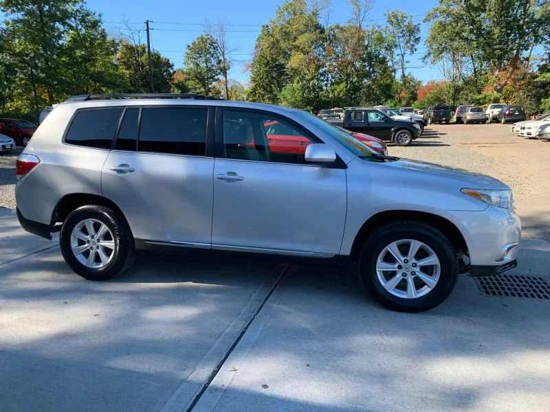 Used 2011 Silver Toyota Sport Utility 4D image 14