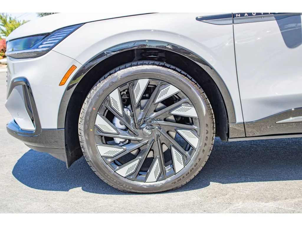 New 2026 Gray Matter Metallic Clearcoat Lincoln Reserve image 5
