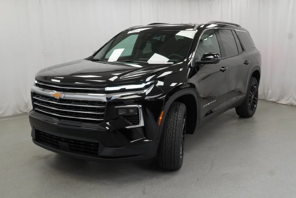 New 2027 Mosaic Black Metallic Chevrolet LT image 19