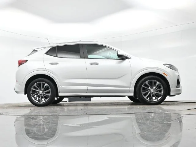 Used 2021 WHITE FROST TRICOAT Buick Preferred image 29