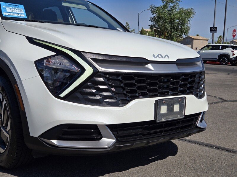 Used 2023 Snow White Pearl KIA LX AWD image 8