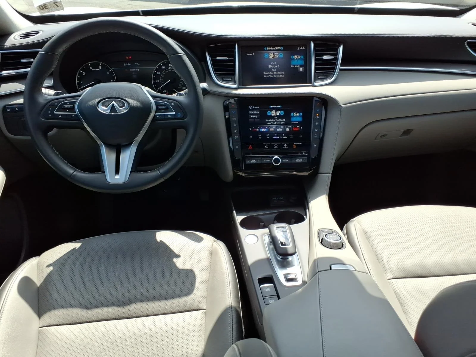Certified Used 2025 White INFINITI LUXE image 12