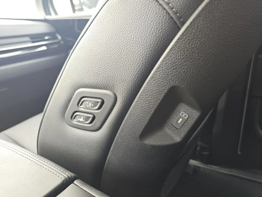 Used 2026 White Kia SX Prestige image 28