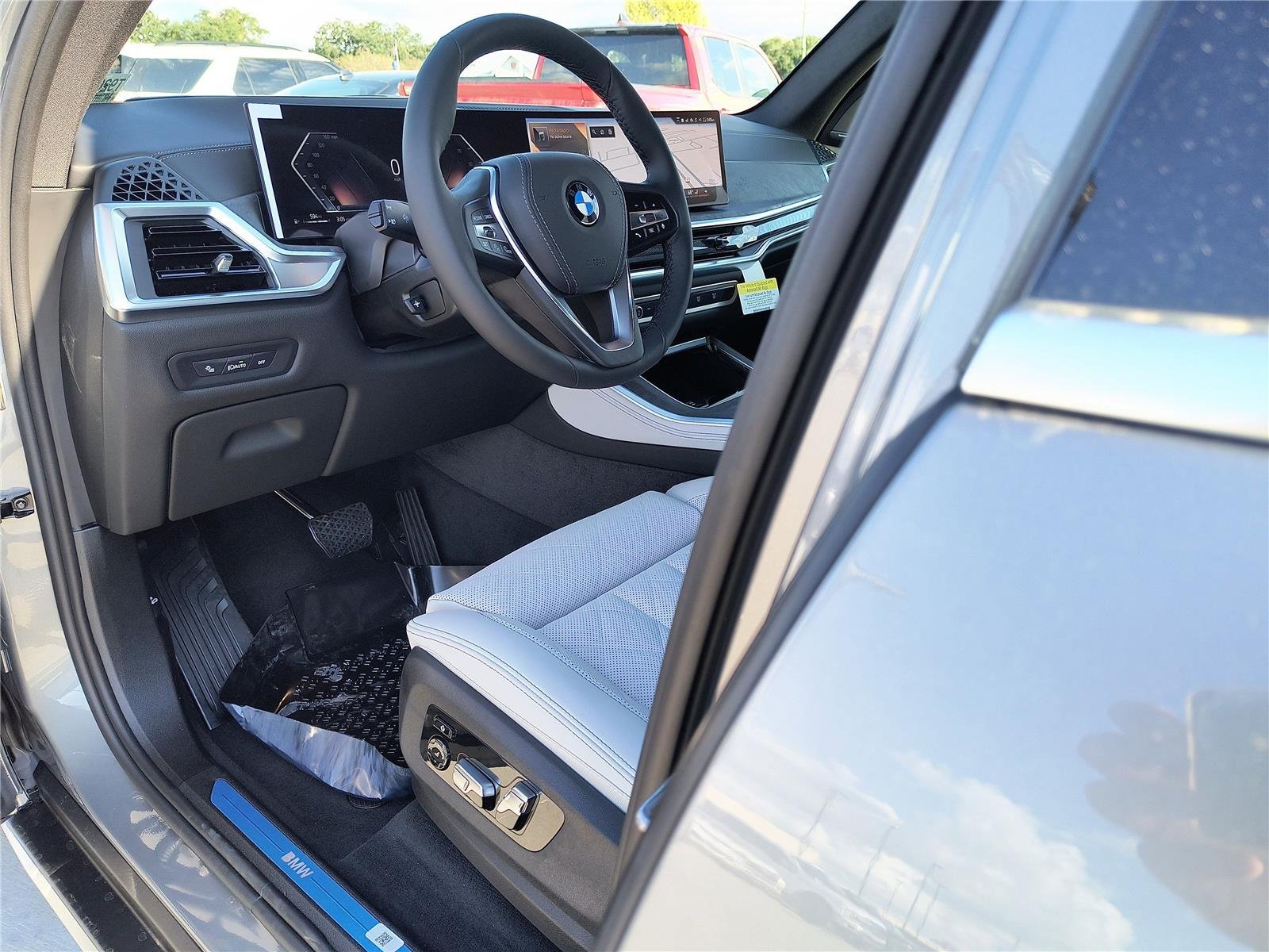 New 2026 Skyscraper Grey Metallic BMW sDrive40i image 2
