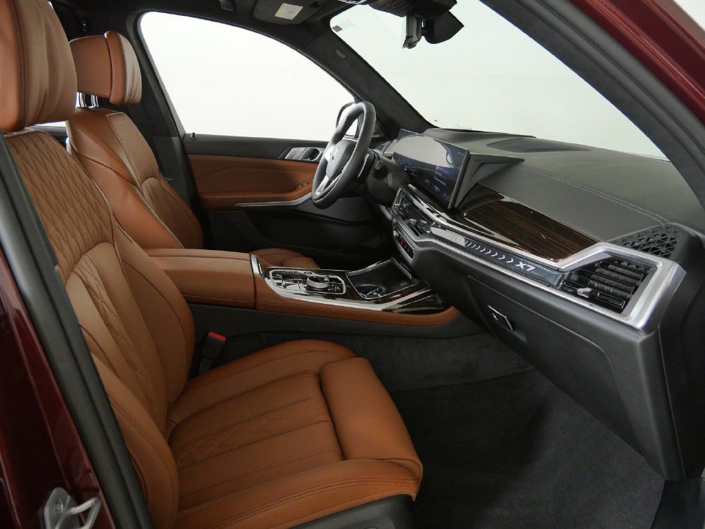 Used 2027 Red BMW xDrive40i image 21