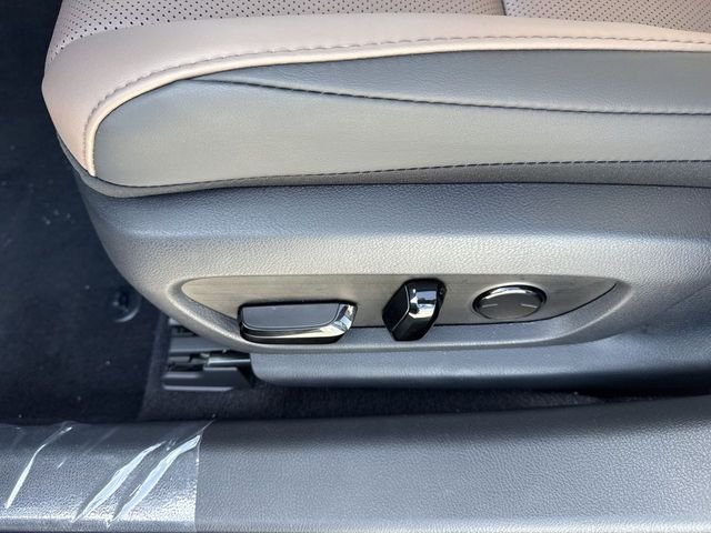 2025 Lexus ES 350 - Photo 12