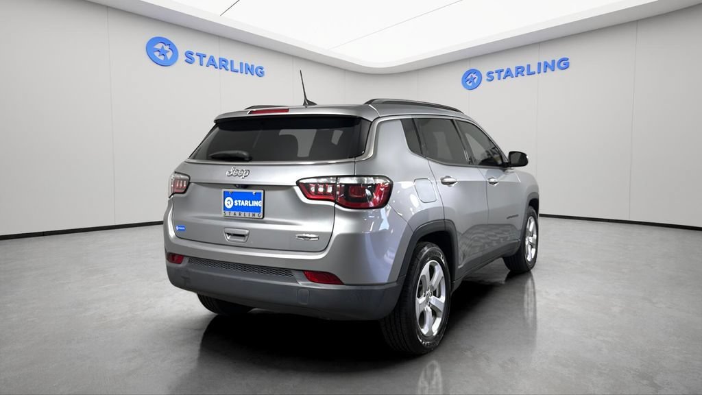 Used 2020 Silver Jeep Latitude FWD image 8