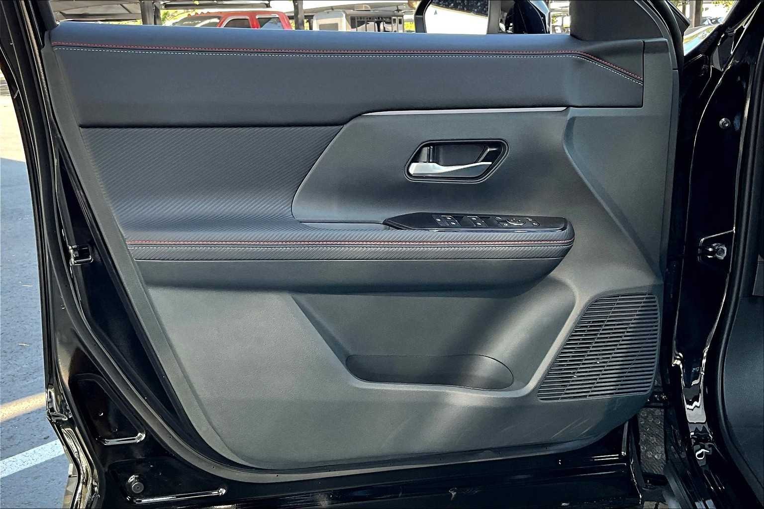 2026 Nissan KICKS SR - Photo 10
