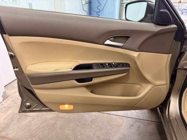 Used 2008 Gold Honda LX-P image 11