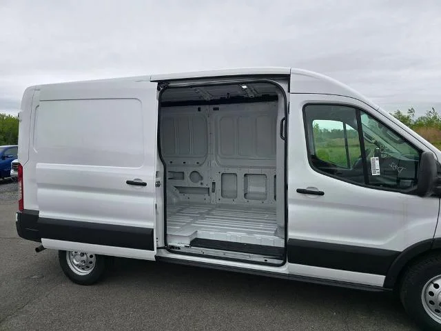 New 2026 Oxford White Ford Cargo Van image 38