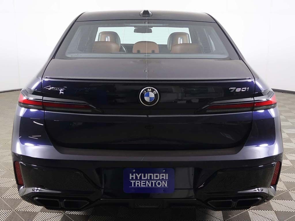 Used 2023 Black BMW 760i xDrive image 16