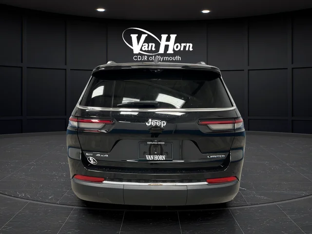 Used 2022 Diamond Black Jeep Limited image 8