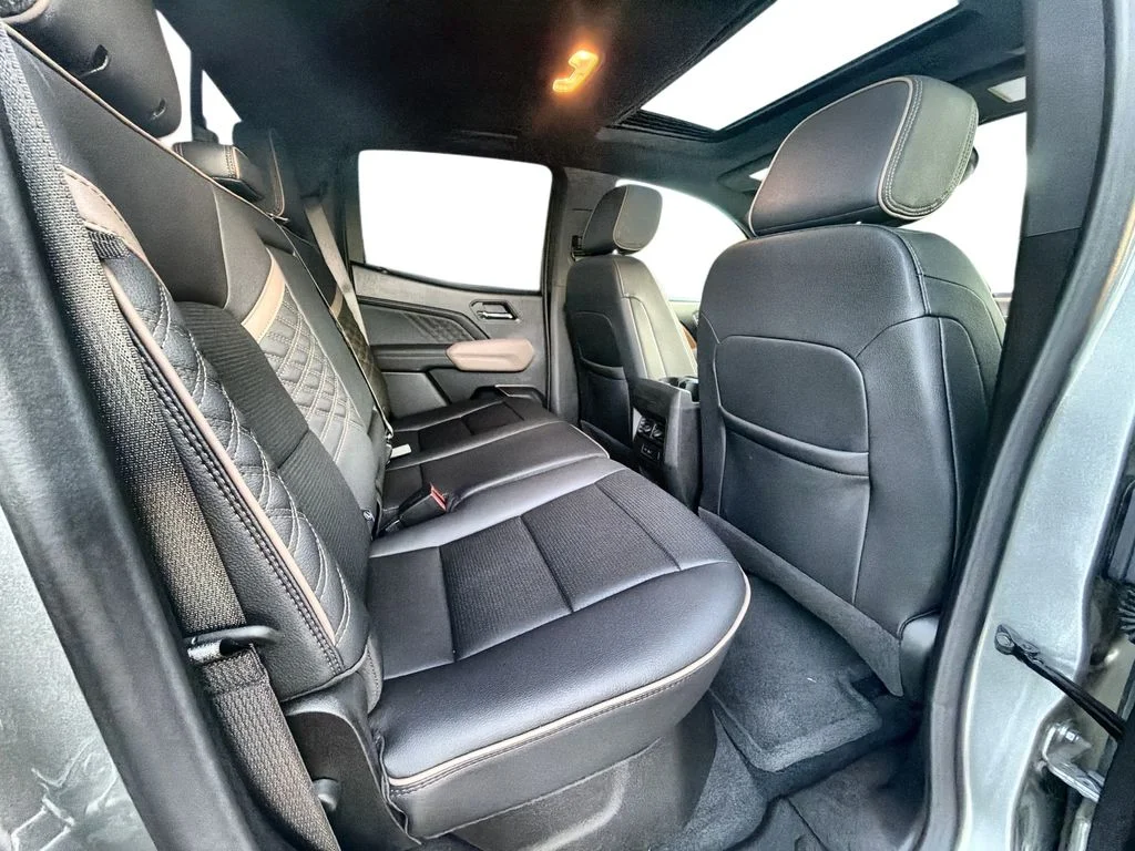 Used 2025 Silver GMC Denali image 28