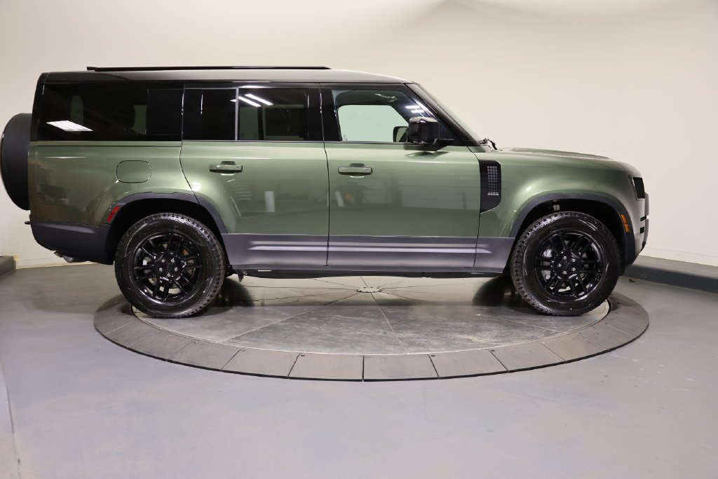 Used 2026 Woolstone Green Metallic Land Rover S image 6