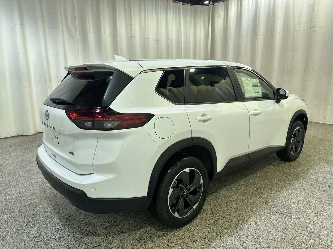 2026 Nissan Rogue SV - Photo 8