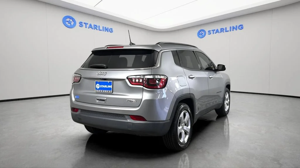 Used 2020 Silver Jeep Latitude FWD image 8