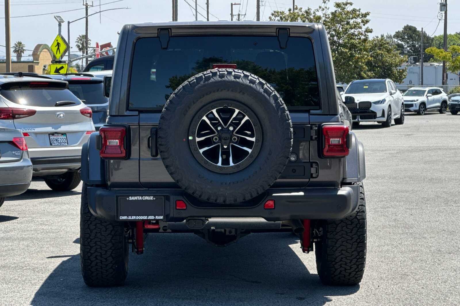 New 2026 Granite Crystal Metallic Clear-Coat Exterior Paint Jeep Rubicon image 5