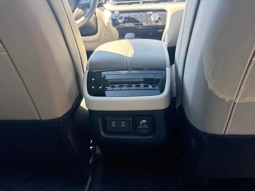 New 2027 2T RAD WHT INFINITI Autograph AWD image 30
