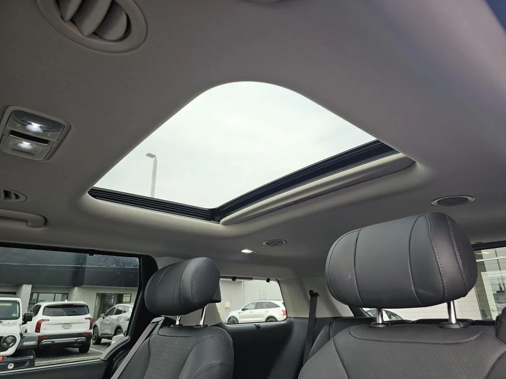 Used 2026 White Kia SX Prestige image 24