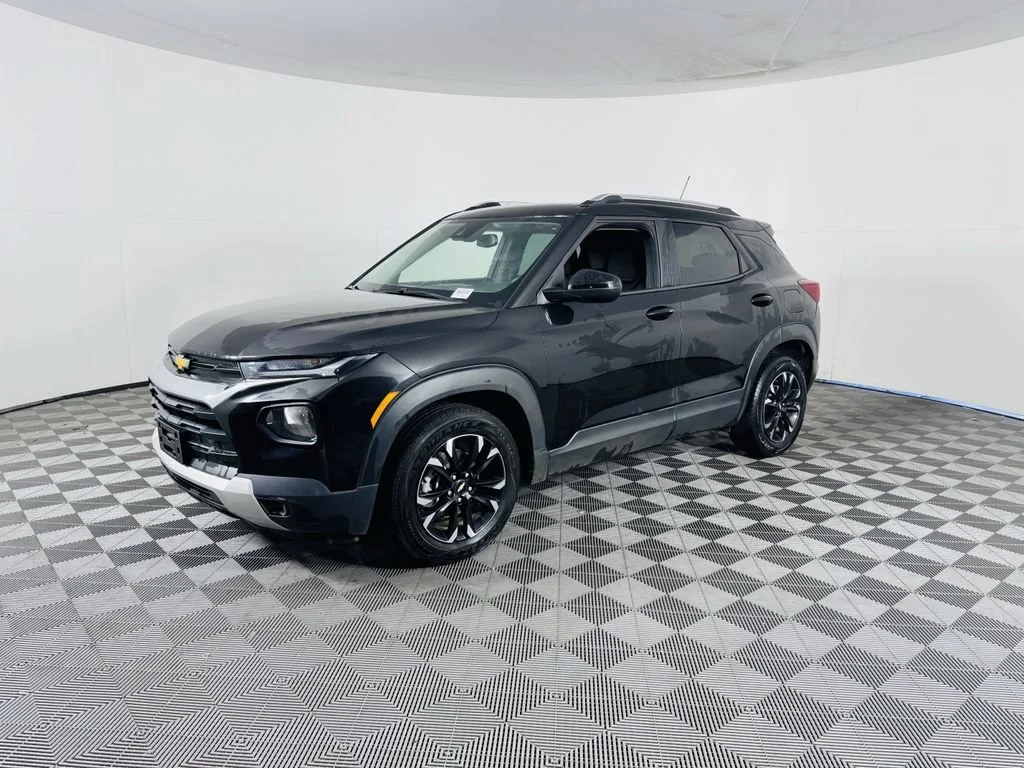Used 2023 Mosaic Black Metallic Chevrolet LT image 4