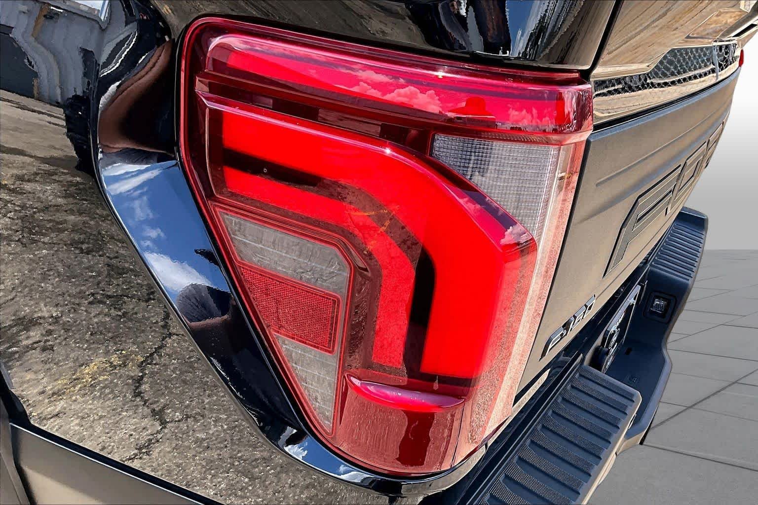 Used 2025 Agate Black Metallic Ford Raptor image 28