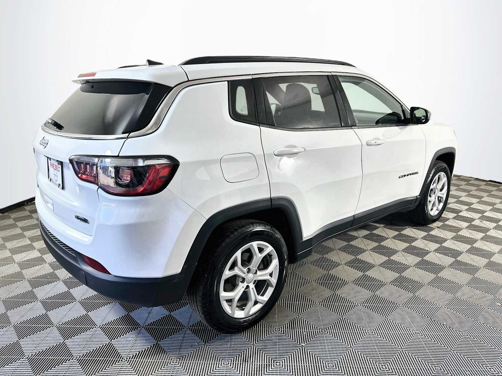 Used 2024 Bright White Clearcoat Jeep Latitude image 4