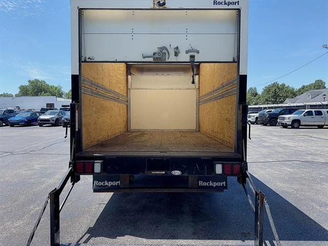 Used 2022 Summit White GMC Gas image 21