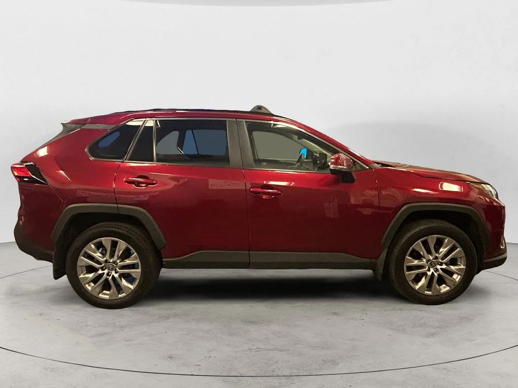 Used 2023 Pearl Toyota XLE Premium image 6