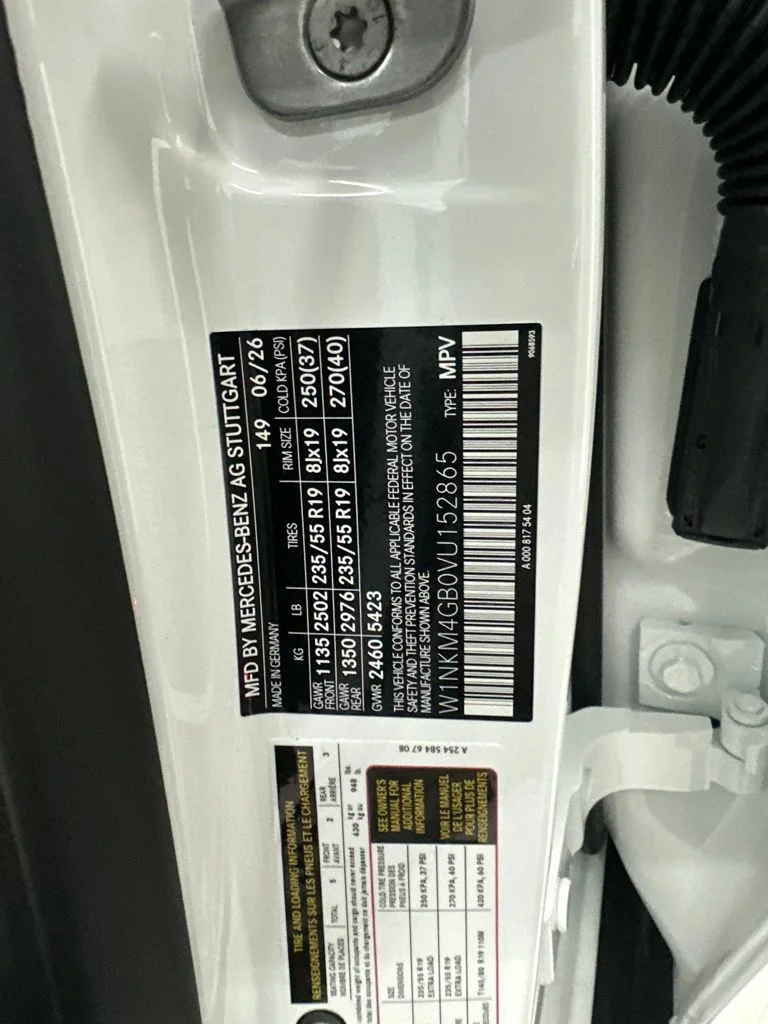 New 2027 White Mercedes-Benz GLC 300 image 29