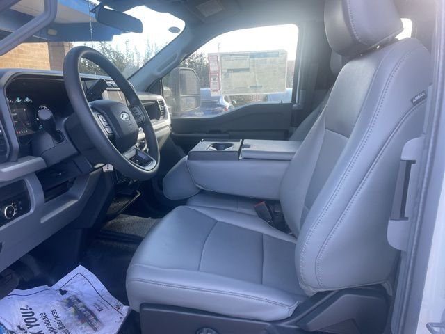 2024 Ford F-450 Super Duty Chassis Cab XL - Photo 18