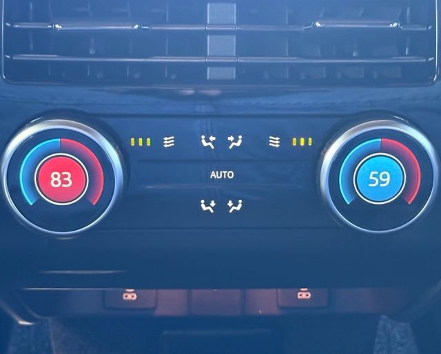 New 2026 Eiger Grey Land Rover SE image 39