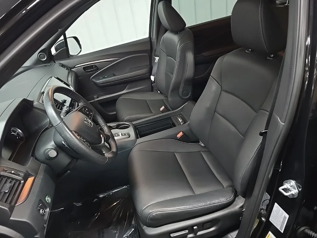 Used 2023 Black Honda EX-L image 30