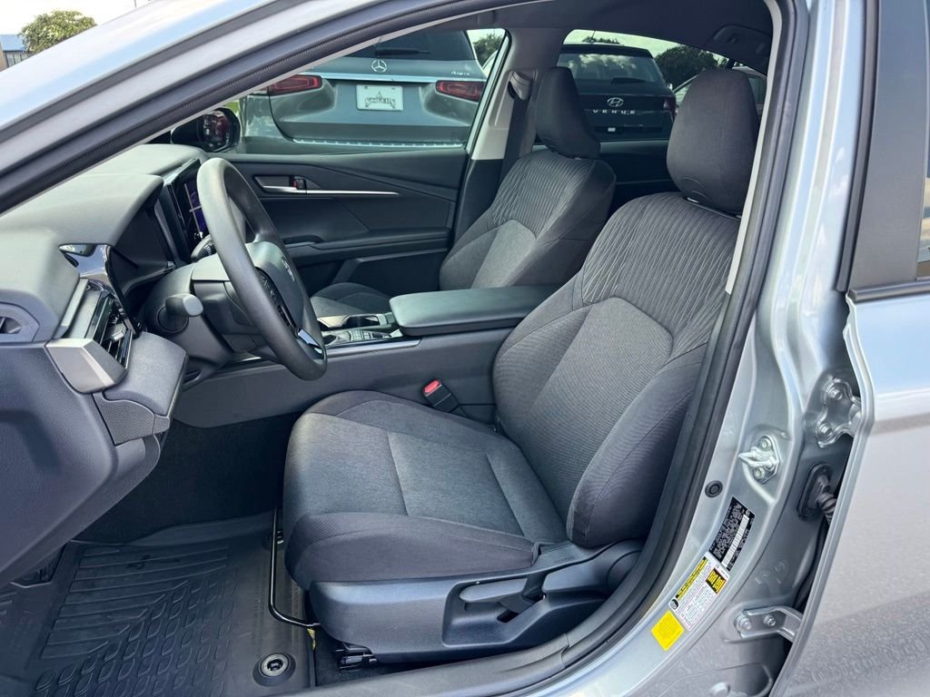 2025 Toyota Camry LE - Photo 14