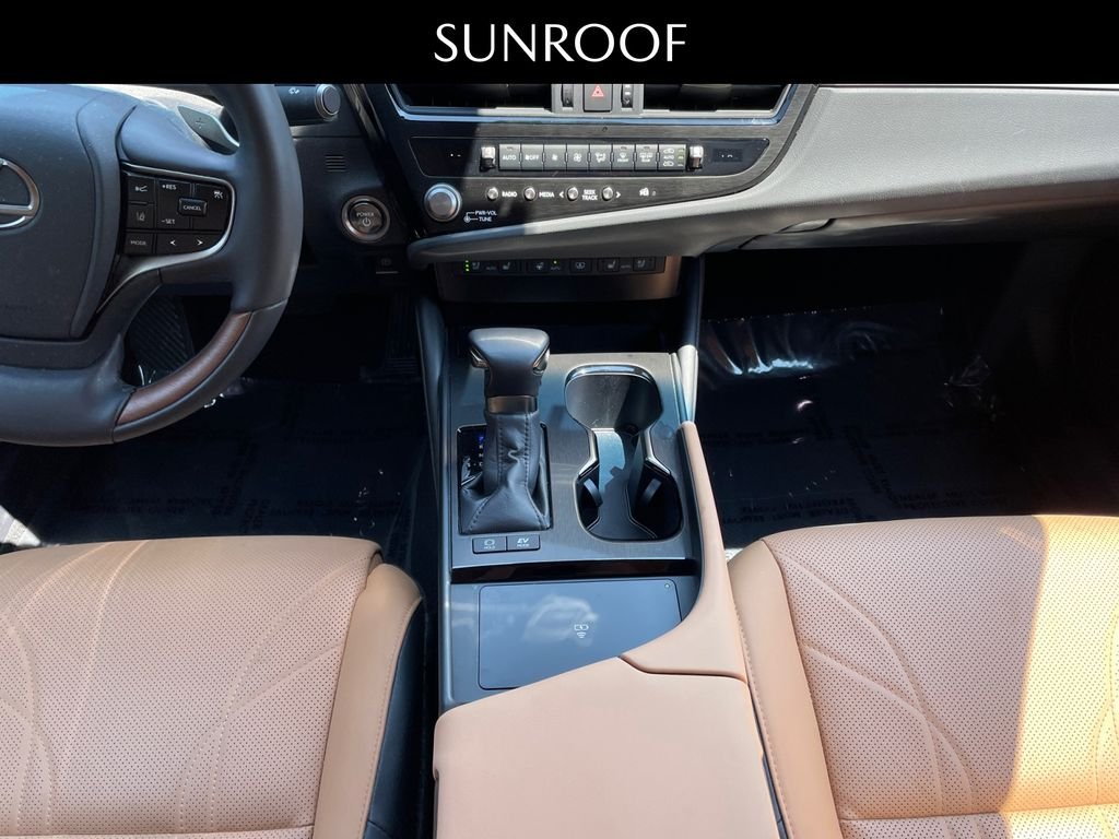 Used 2025 White Pearl Lexus 300h Ultra Luxury image 10