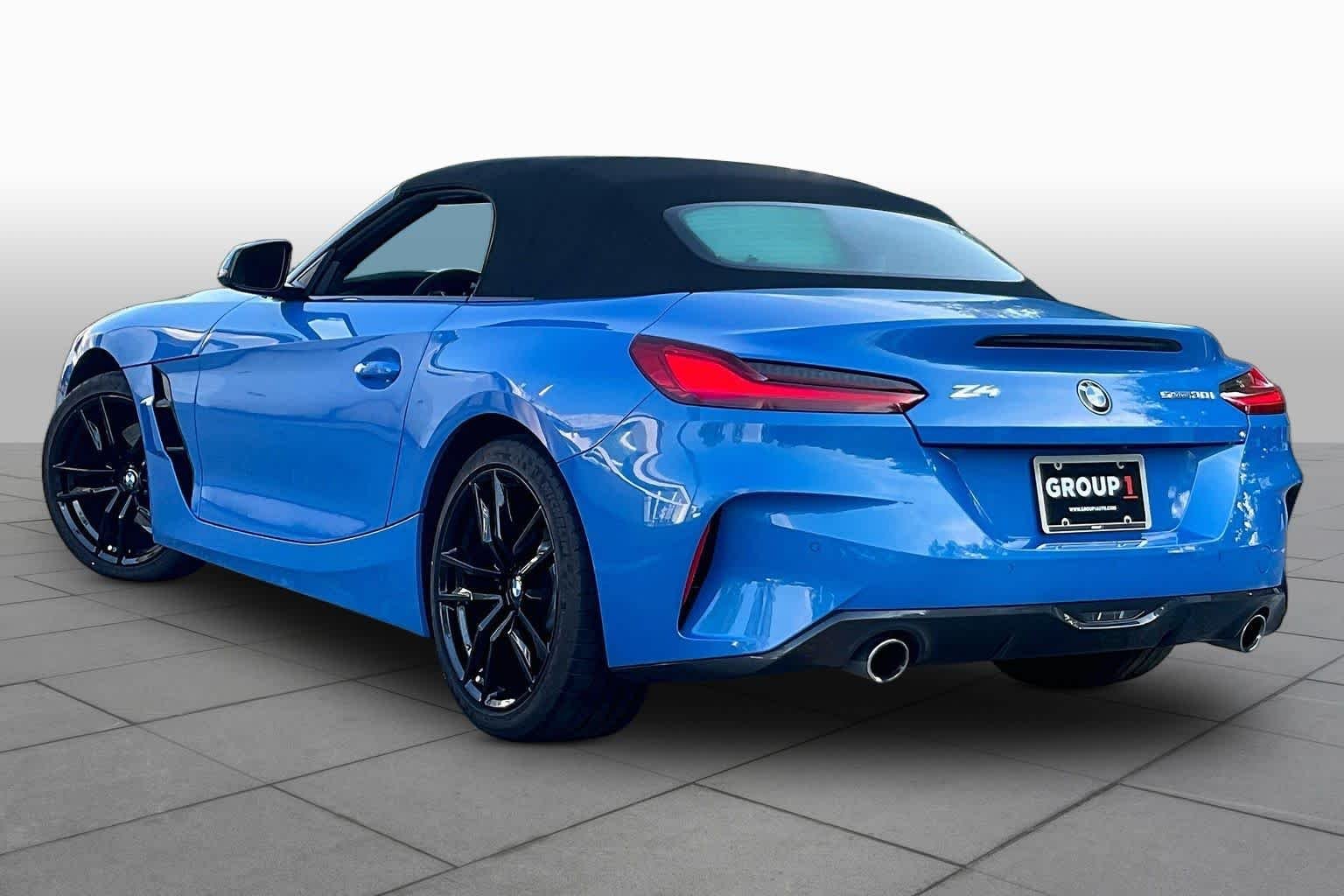 Used 2022 Misano Blue Metallic BMW sDrive30i image 11
