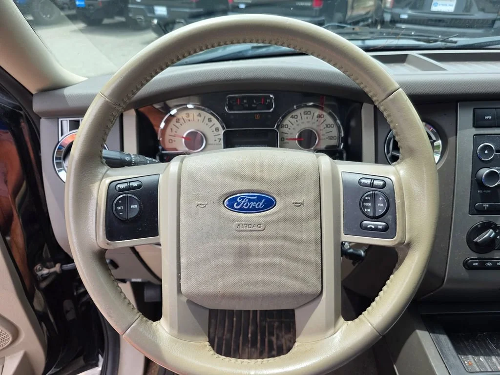 Used 2011 Black Ford XLT image 9