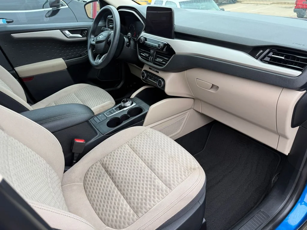 Used 2020 Blue Ford SE image 3