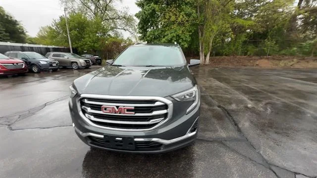 Used 2018 GRAPHITE GRAY METALLIC GMC SLT image 3