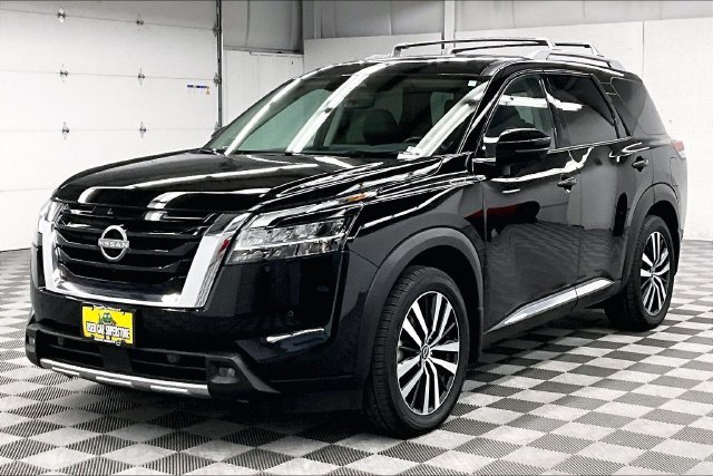 Used 2023 Super Black Nissan Platinum image 12