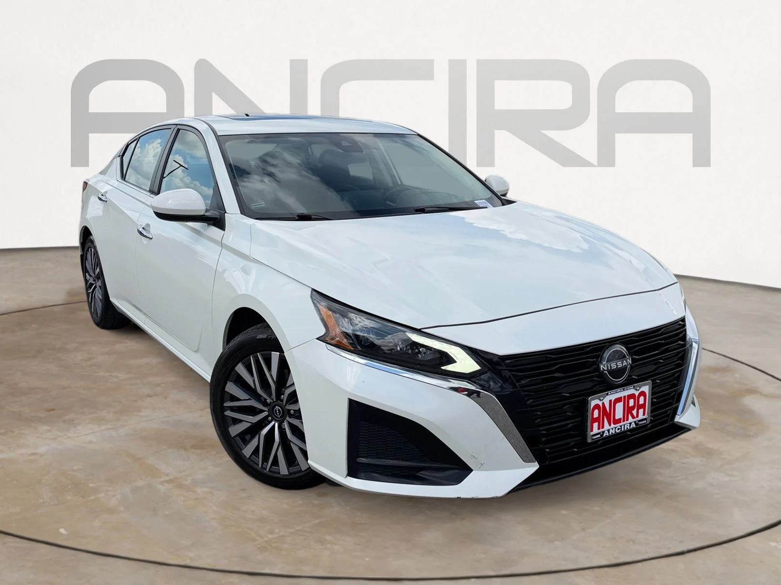 Used 2023 Pearl White Tricoat Nissan 2.5 SV image 4