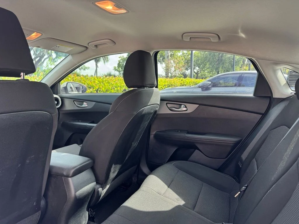 Used 2019 White Kia LXS image 9