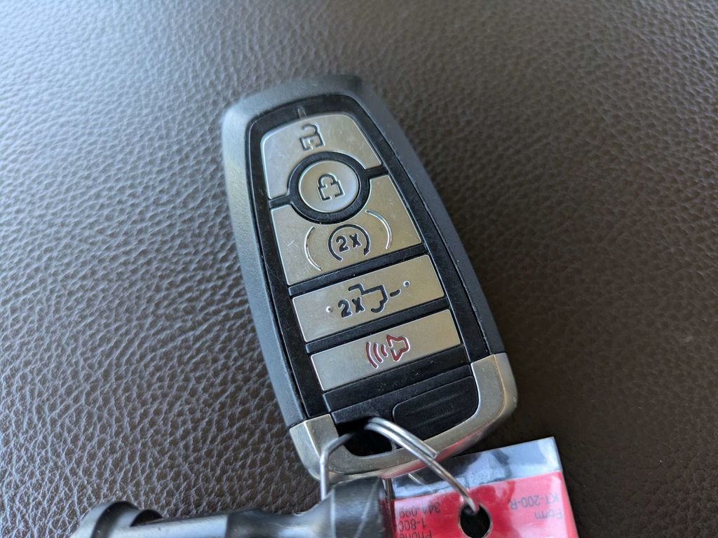 Used 2020 White Ford Lariat image 30