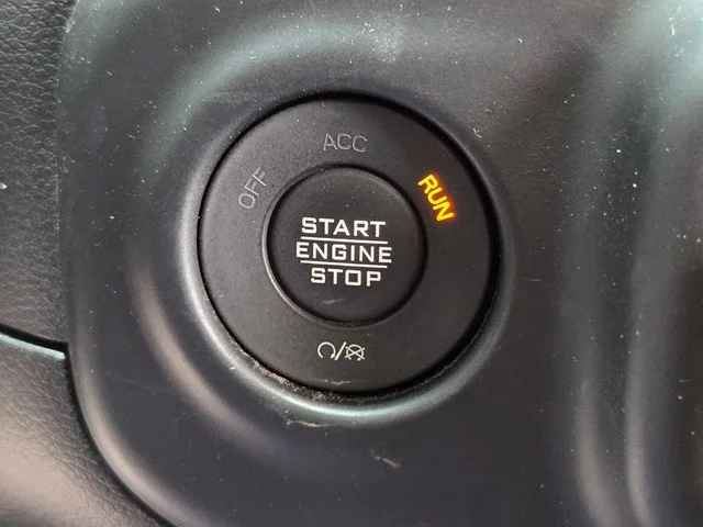 Used 2023  Jeep Sport S image 20