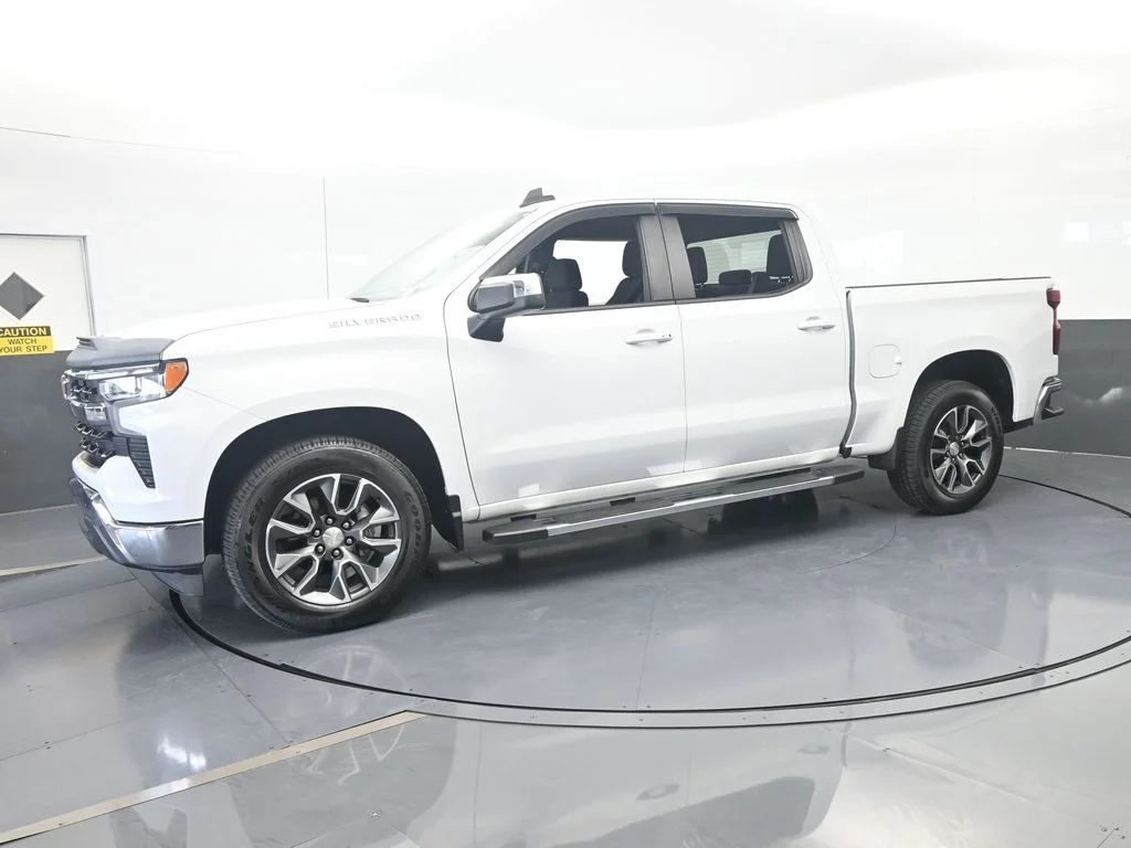 Used 2022 Summit White Chevrolet LT image 1