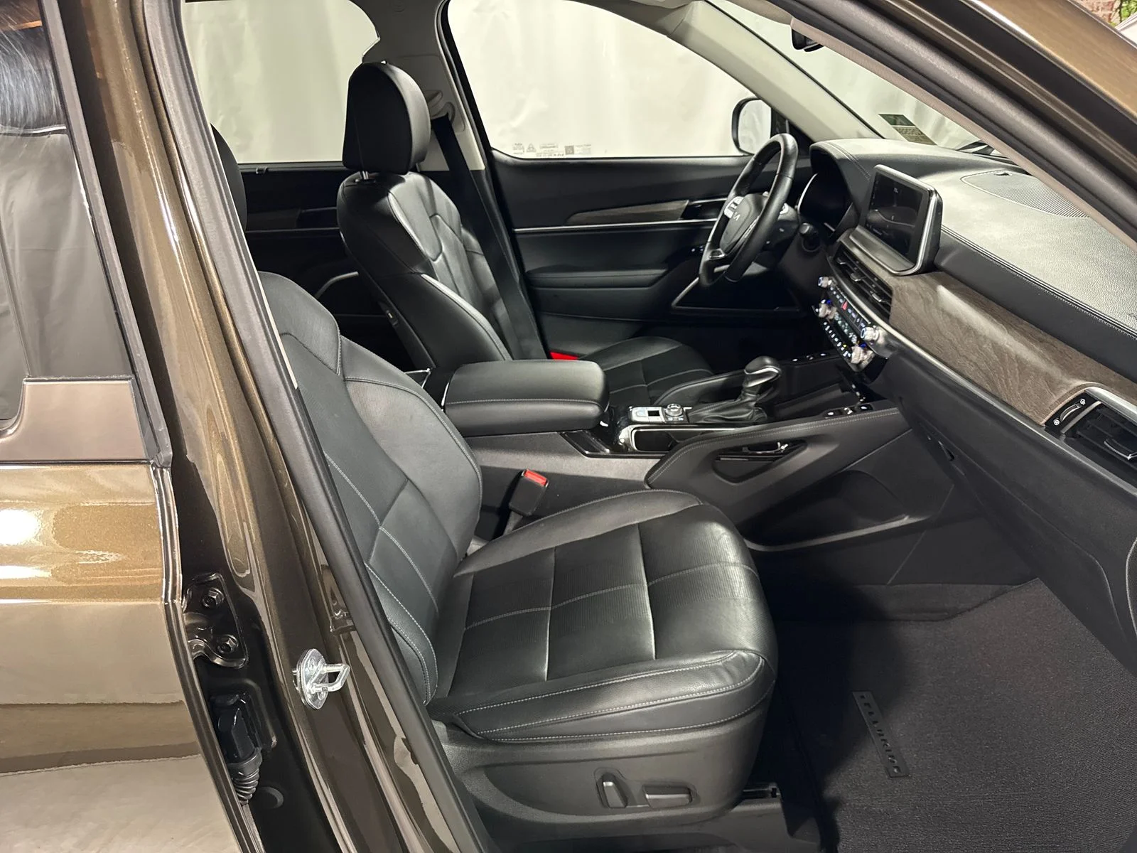 Used 2022 Green Kia EX image 25