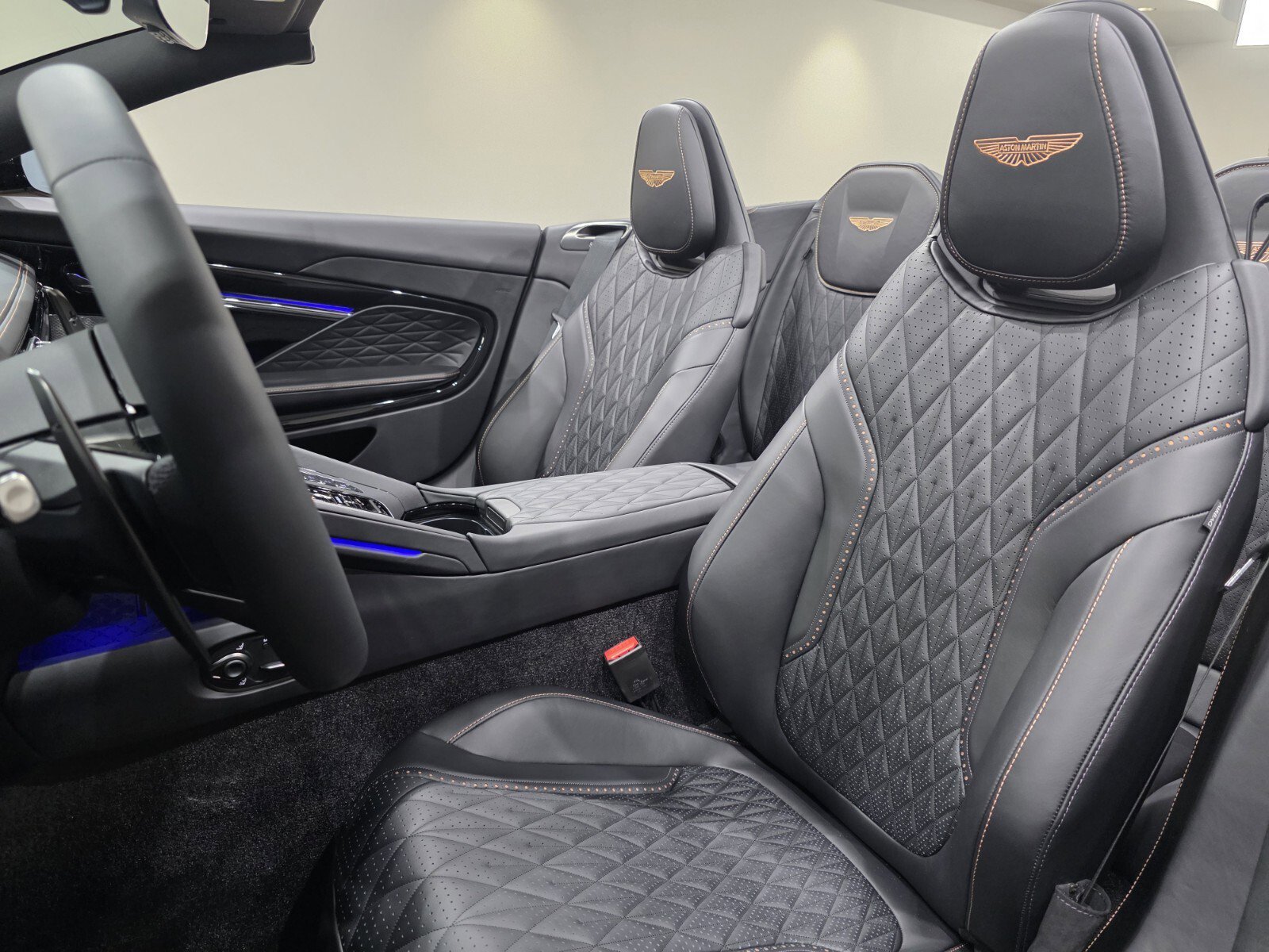 2026 Aston Martin DB12 Base - Photo 12