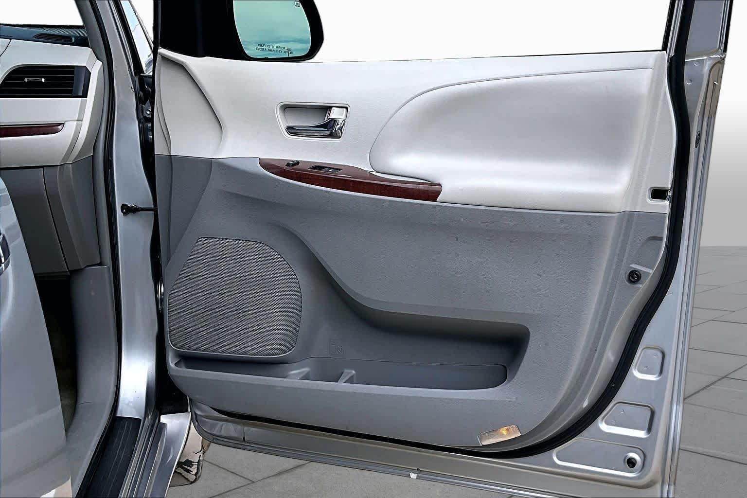 Used 2013 Silver Sky Metallic Toyota XLE image 20