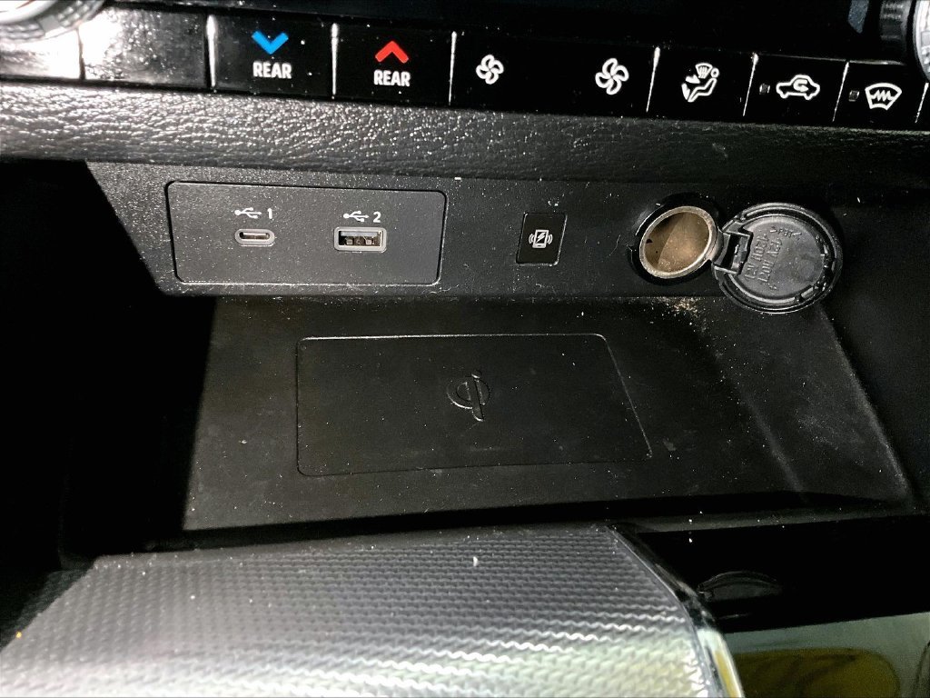 Used 2022 Black Mitsubishi SEL image 27